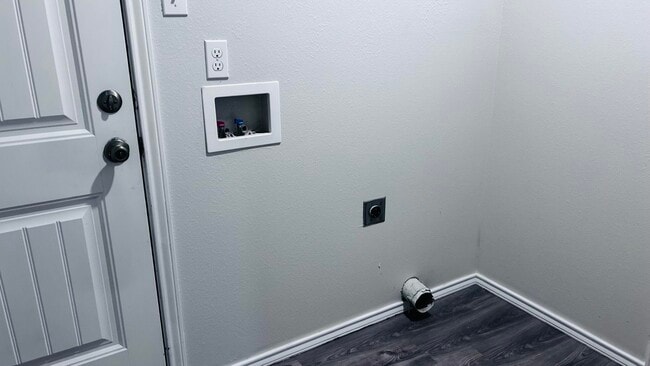 Building Photo - 8907 Terrell Ave