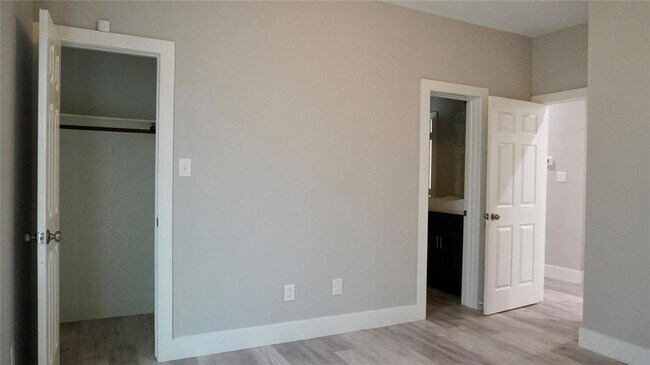 Building Photo - 6502 Bunche Dr