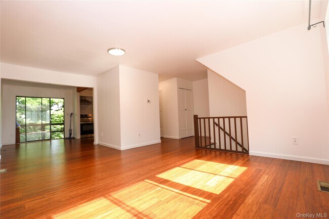 Building Photo - 259 Village Ct