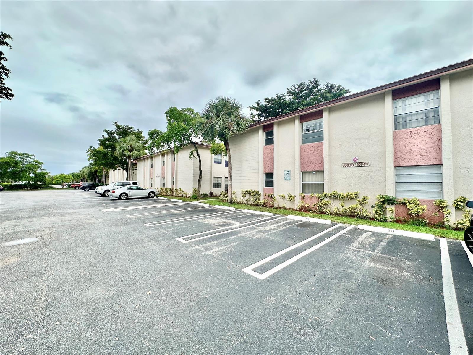 Building Photo - 10836 Royal Palm Blvd