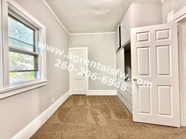 Building Photo - 4 Bedroom House