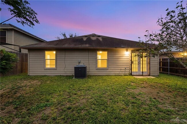 Building Photo - 20 Llano Grande Ln