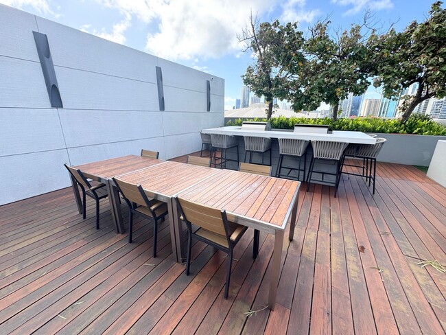 Building Photo - Move in Ready 1-Bedroom at Symphony Honolulu