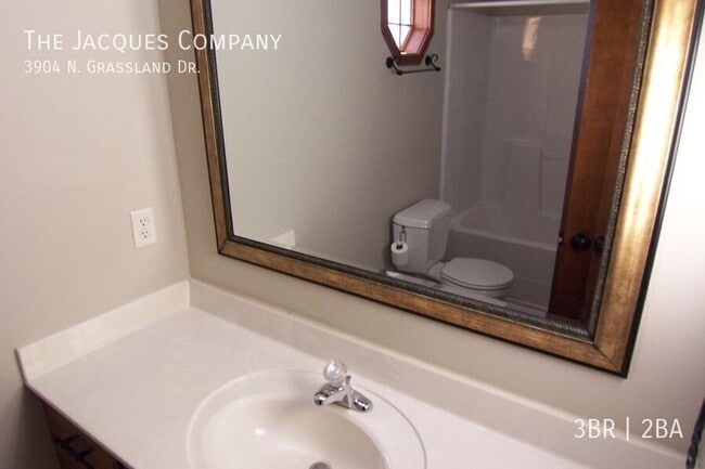 Building Photo - 3904 N Grassland Dr