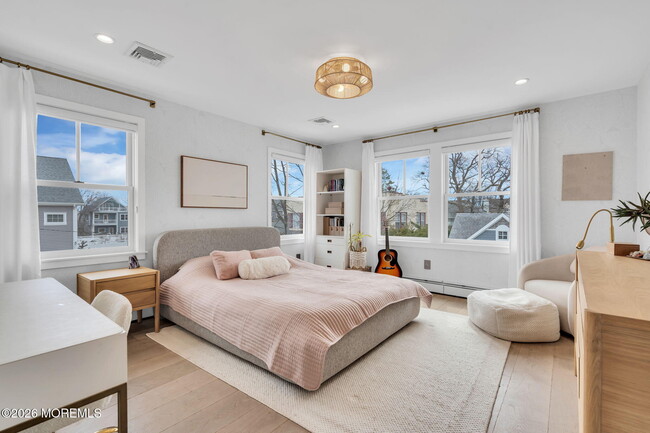 Building Photo - 213 9th Ave