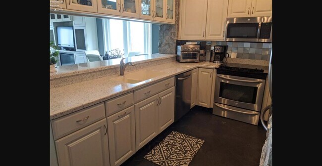 Kitchen - 1507 Cleveland Rd E