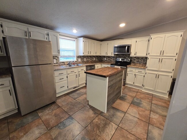 Building Photo - NEW LISTING!!!!!