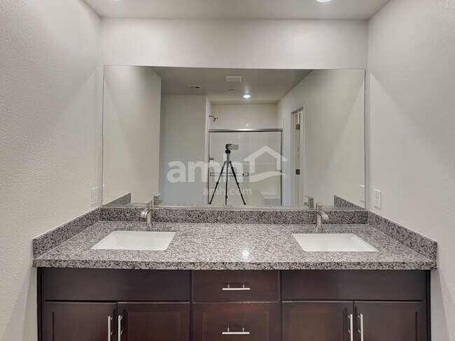 Building Photo - 108 Market St