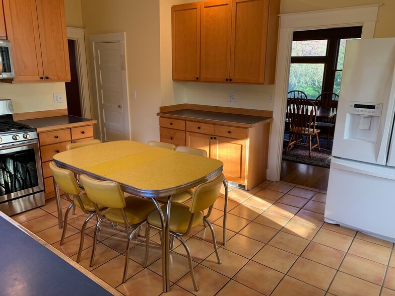 kitchen toward dining room - 4054 NE Rodney Ave