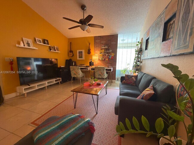 Building Photo - 12760 Vista Isles Dr