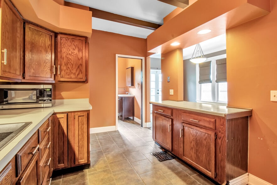 Building Photo - 67 Crescent Ave