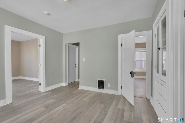 Building Photo - 23 Day St