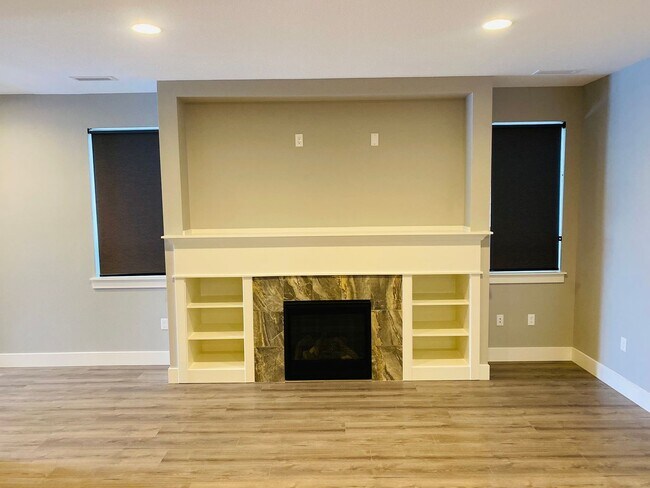 Building Photo - Gorgeous Newer Home!