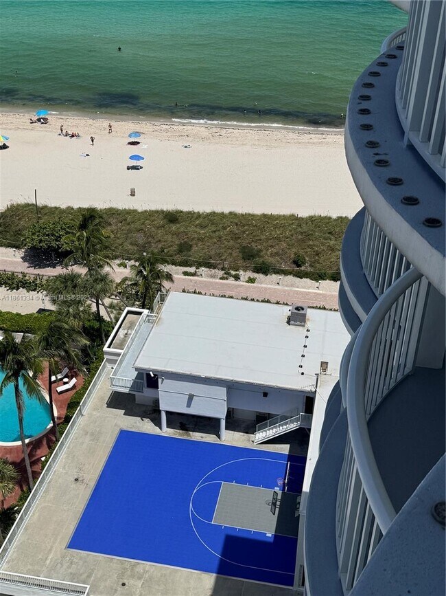 Building Photo - 5401 Collins Ave
