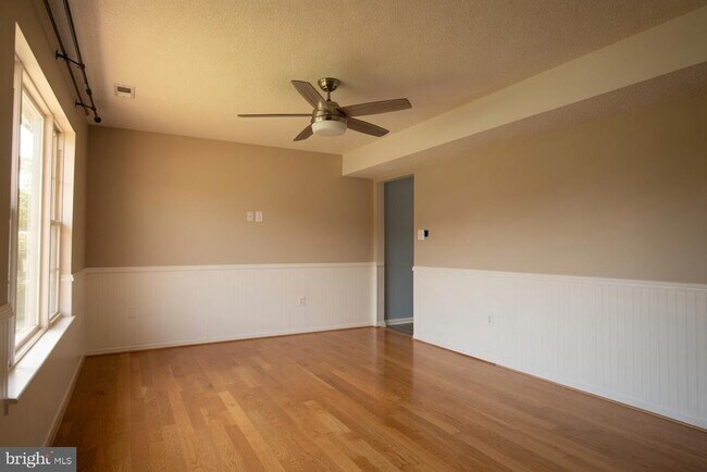 Building Photo - 501 Emily Ln
