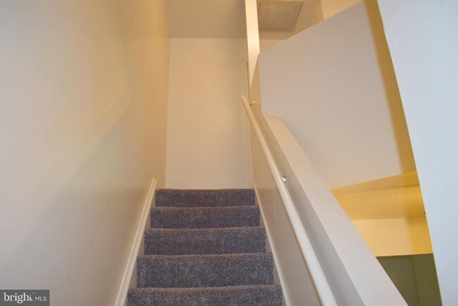Building Photo - 945 Orchard Dr