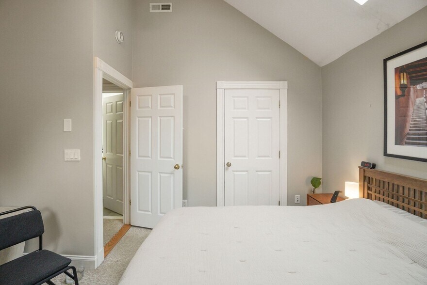 Building Photo - 6 Brigham St