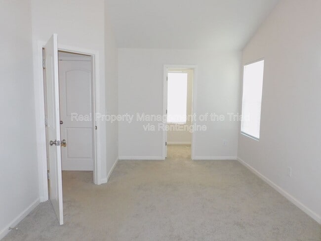 Building Photo - 604 Quail Ln