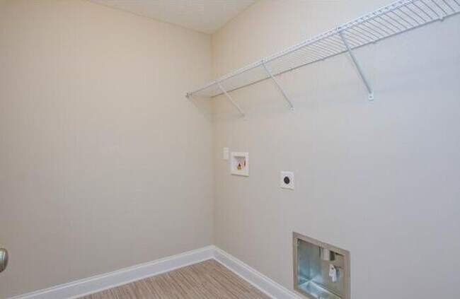 Building Photo - 425 Sedgemoor Rd