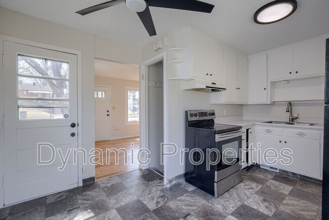 Building Photo - 3934 Monroe St