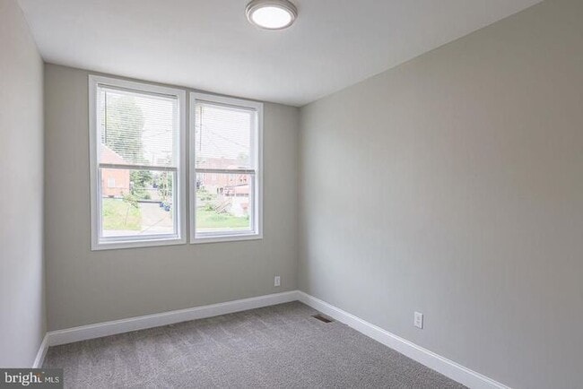 Building Photo - 4 Bedroom Beautiful Home