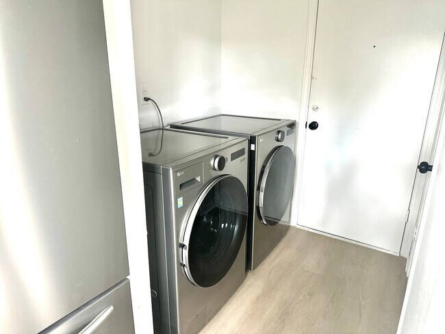 Building Photo - 2623 Gwendolyn Ln