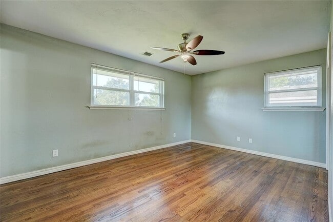 Building Photo - 2756 NW Grand Blvd