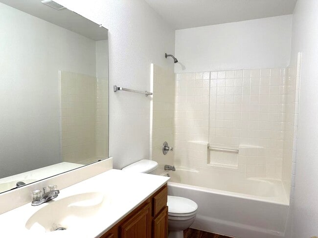 Building Photo - 5435 Dove Dr