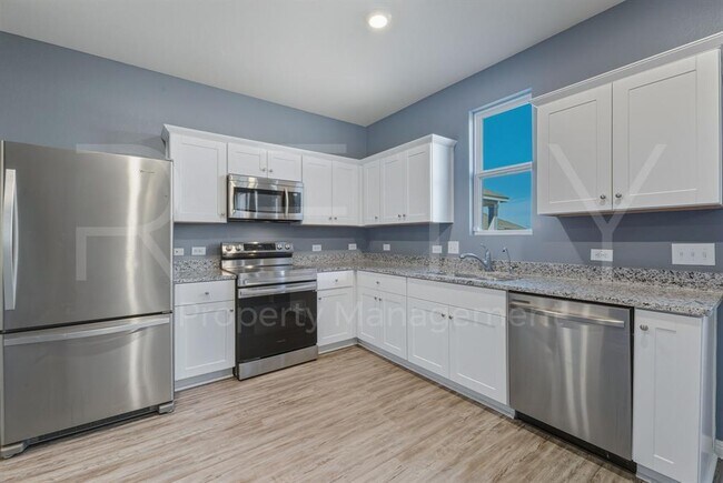 Building Photo - 220 Wonderful Life Way