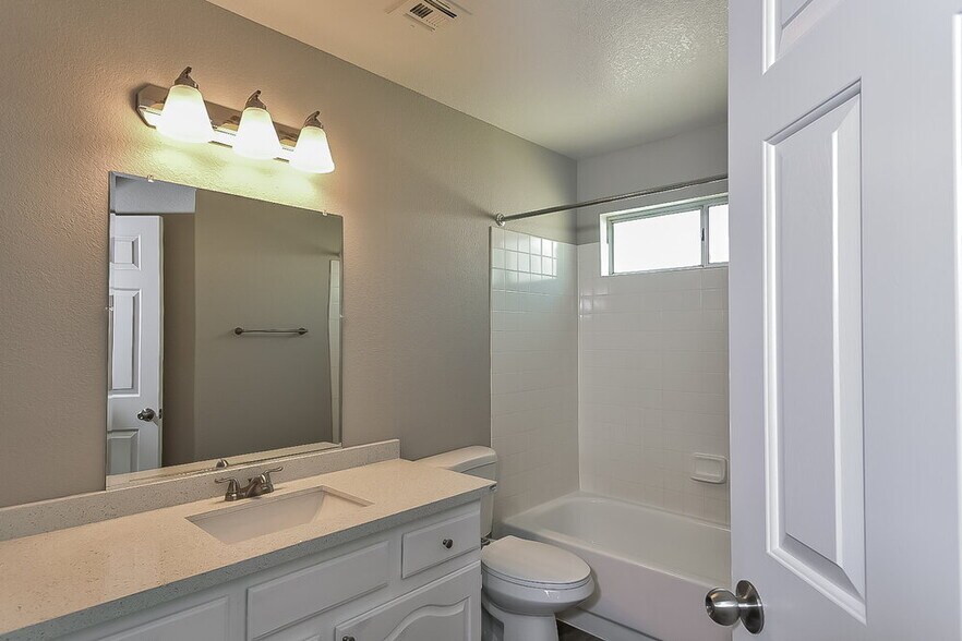 Building Photo - 7929 Dover Shores Ave