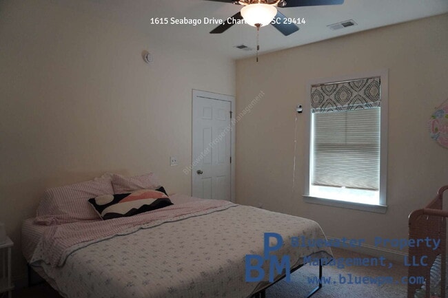 Building Photo - Charming 3-Bed Oasis with Granite Touches & Hardwood Flooring in Charleston!