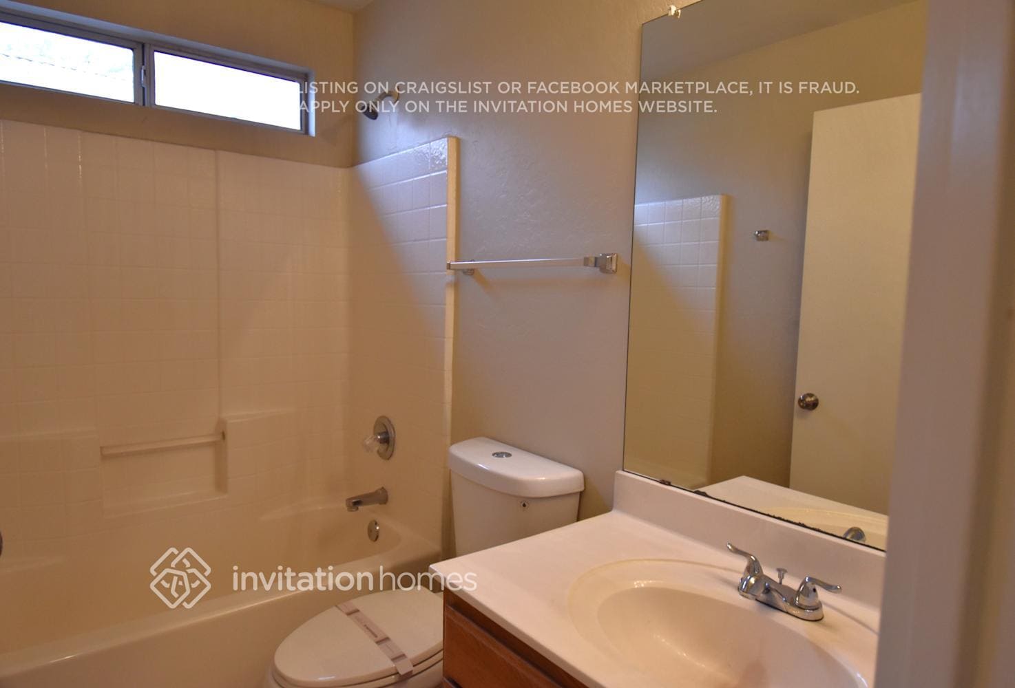 Building Photo - 907 E Morelos St