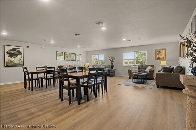Building Photo - 260 Spanish Moss Cir