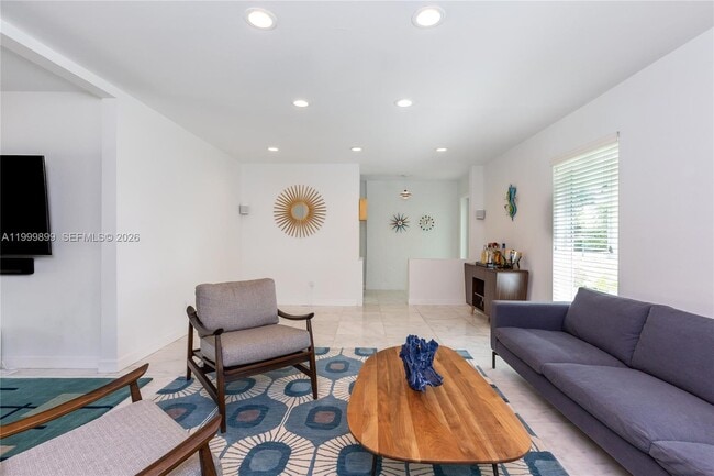 Building Photo - 14610 Tarpon Dr