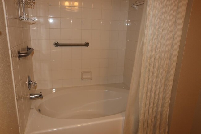Building Photo - 2255 Braeswood Park Dr