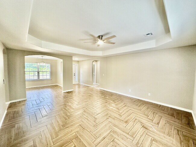 Building Photo - 6 Roessler Ln