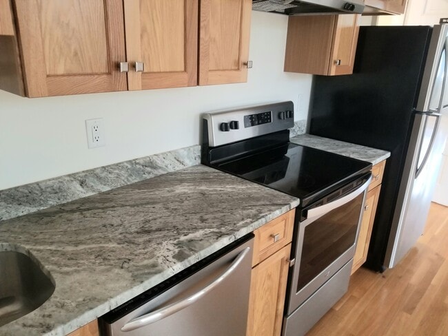 Building Photo - 2112 Monteiro Ave