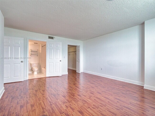 Building Photo - 3000 Coral Wy