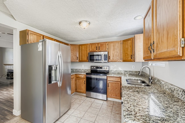 Building Photo - Beautiful 3-Bedroom Home with Open Floor P...