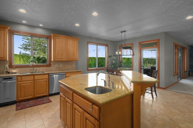 Building Photo - 29209 SE Highway 212