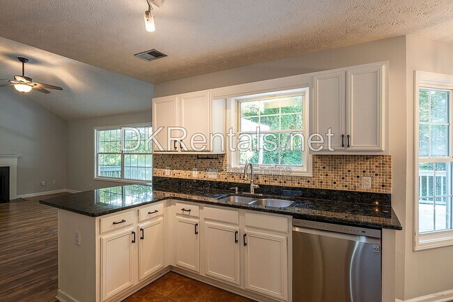 Building Photo - 114 Eagle Glen Dr