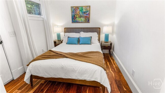 Building Photo - 319 E Anderson St