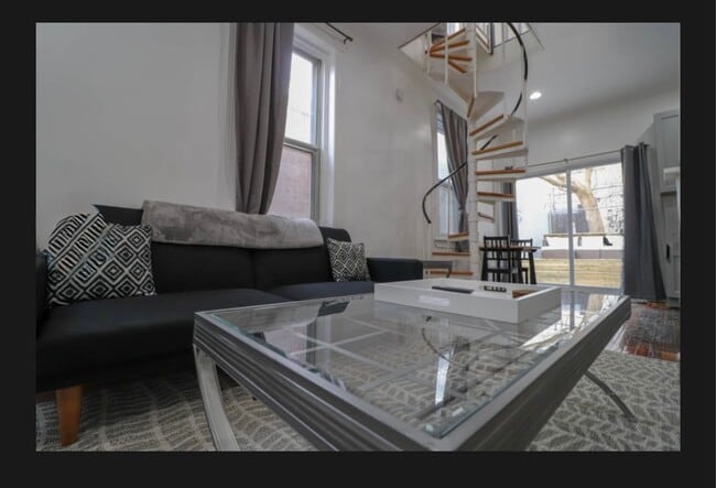 Building Photo - 47TH_1128