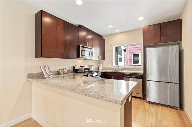 Building Photo - Must See Beautiful Townhome with option to...