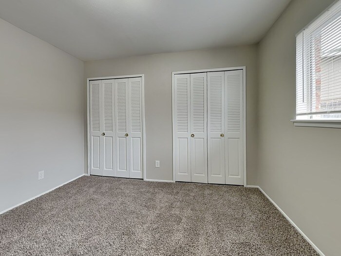 Building Photo - 446 Thistle Dr