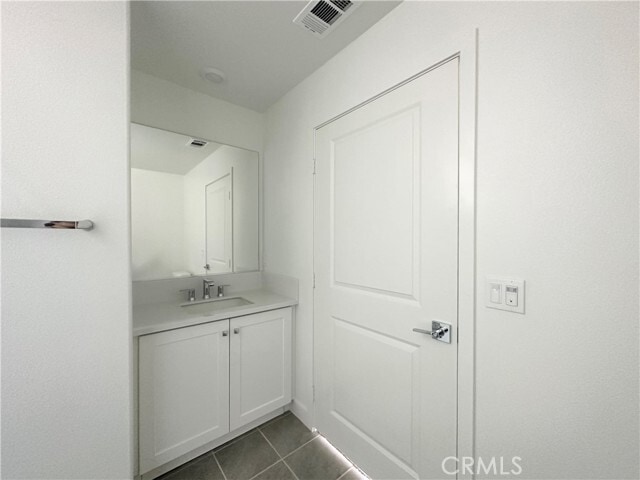 Building Photo - 322 Tank