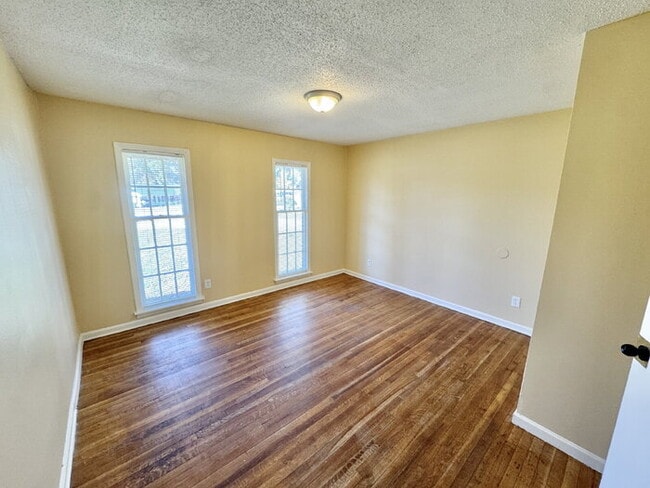 Building Photo - 5502 Santa Monica St