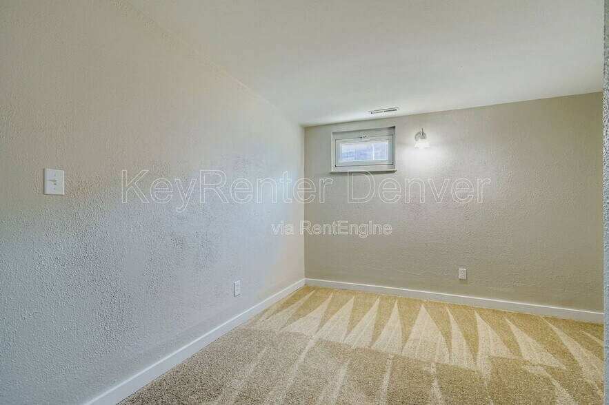 Building Photo - 10922 E 4th Way