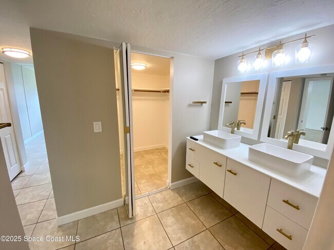 Building Photo - 325 Tangle Run Blvd