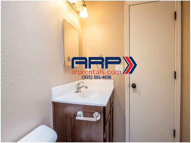 Building Photo - Beautiful Eastside Home